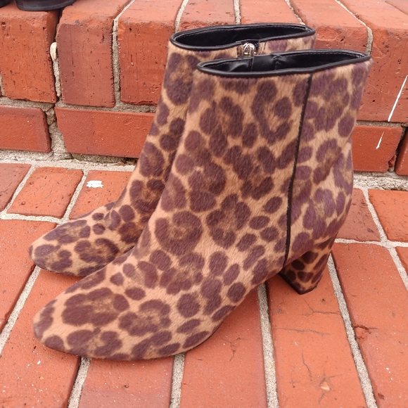 Nine West Brown & Tan Leopard Faux Fur Ankle Booties Women's Size 7.5 - Picture 2 of 14